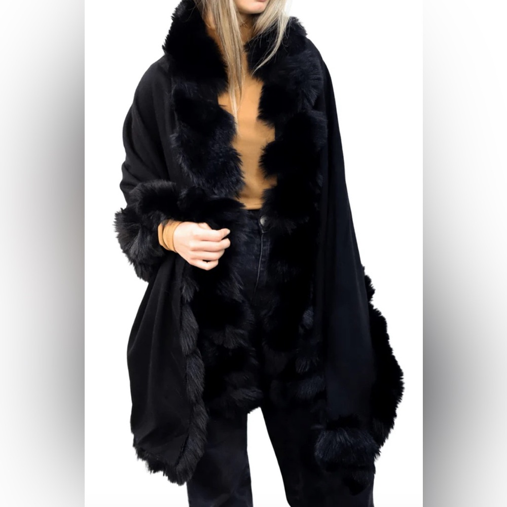 NWT - La Fiorentina Faux Fox Fur Trimmed Wrap (One Size)